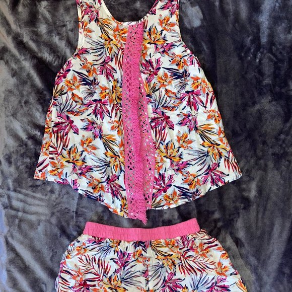Splendid Floral Loose Tank Top and Shorts Set - Picture 2 of 7